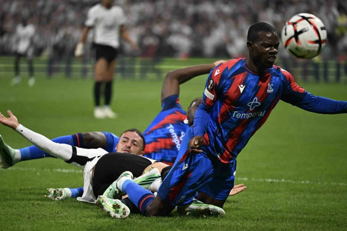 Beşiktaş, Crystal Palace karşısında ilk yarıyı 1-0 önde