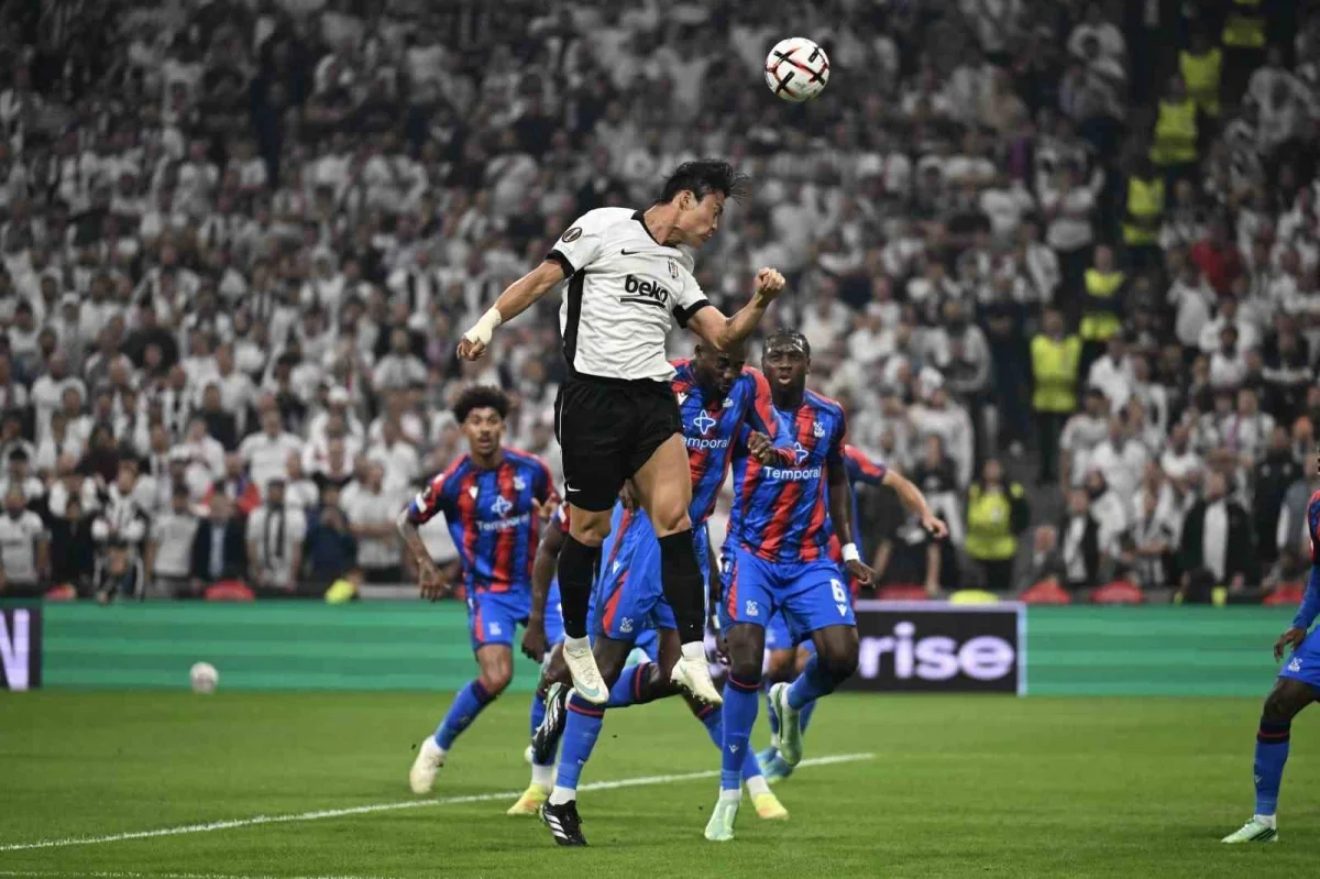 Beşiktaş, Crystal Palace karşısında ilk yarıyı 1-0 önde