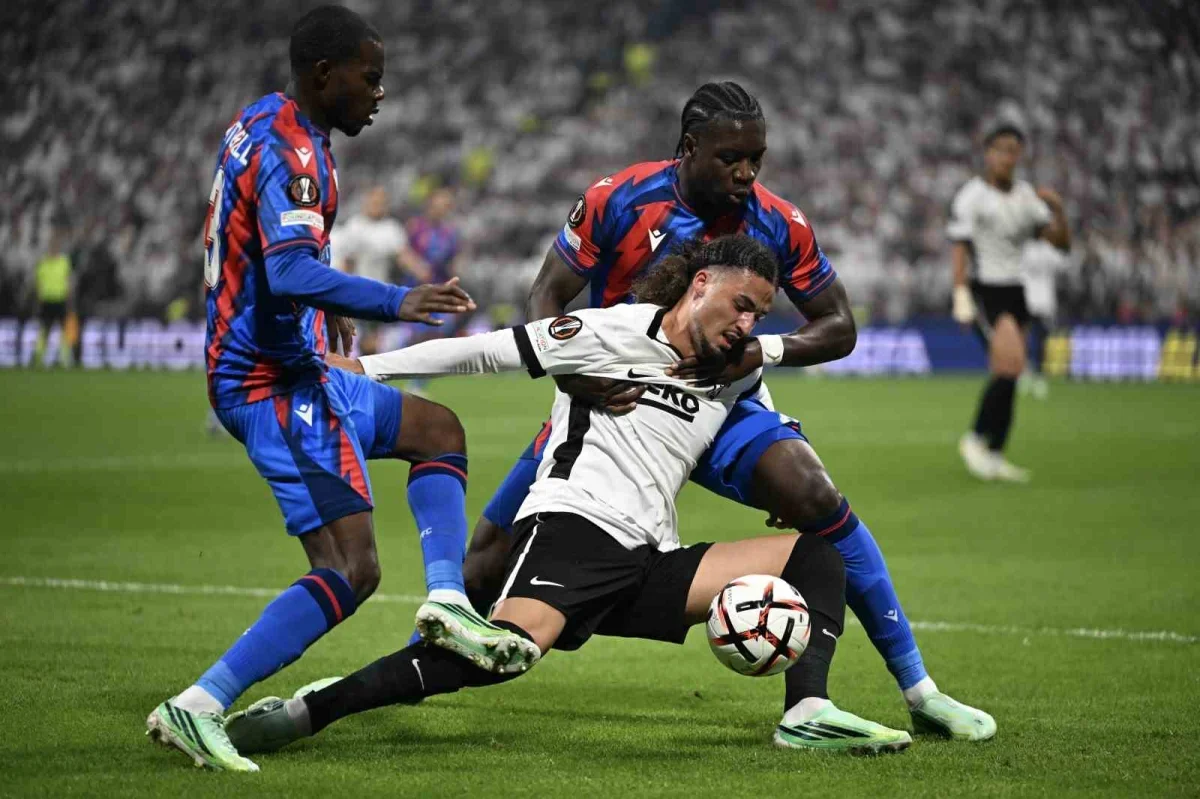 Beşiktaş, Crystal Palace karşısında ilk yarıyı 1-0 önde