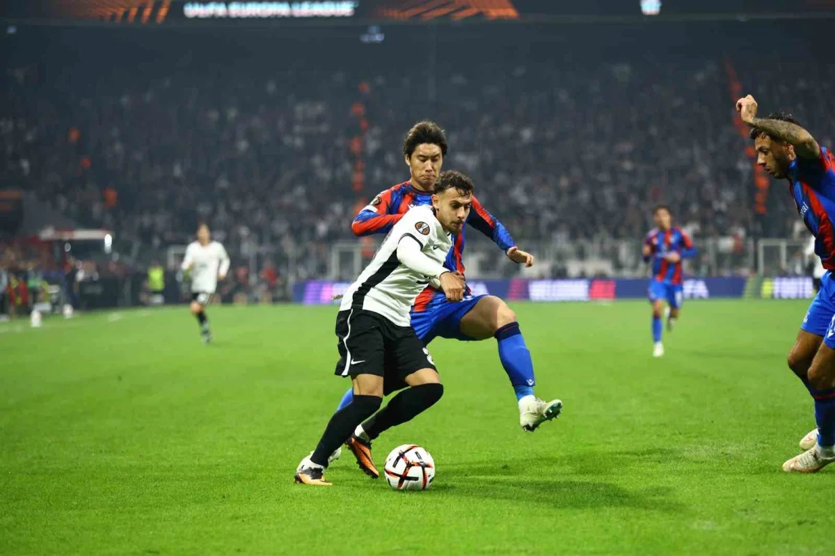Beşiktaş, Crystal Palace karşısında ilk yarıyı 1-0 önde