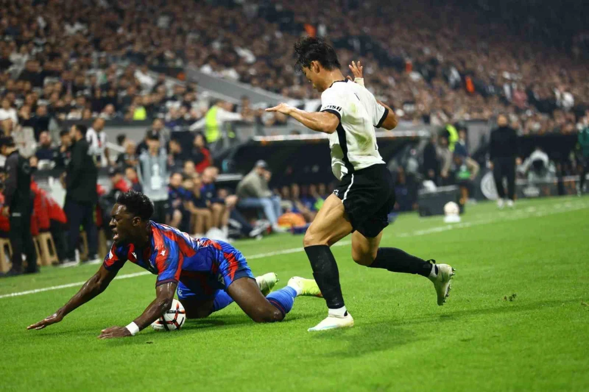 Beşiktaş, Crystal Palace karşısında ilk yarıyı 1-0 önde