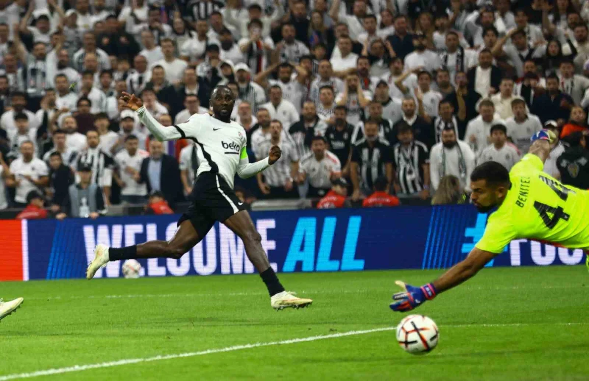 Beşiktaş, Crystal Palace karşısında ilk yarıyı 1-0 önde