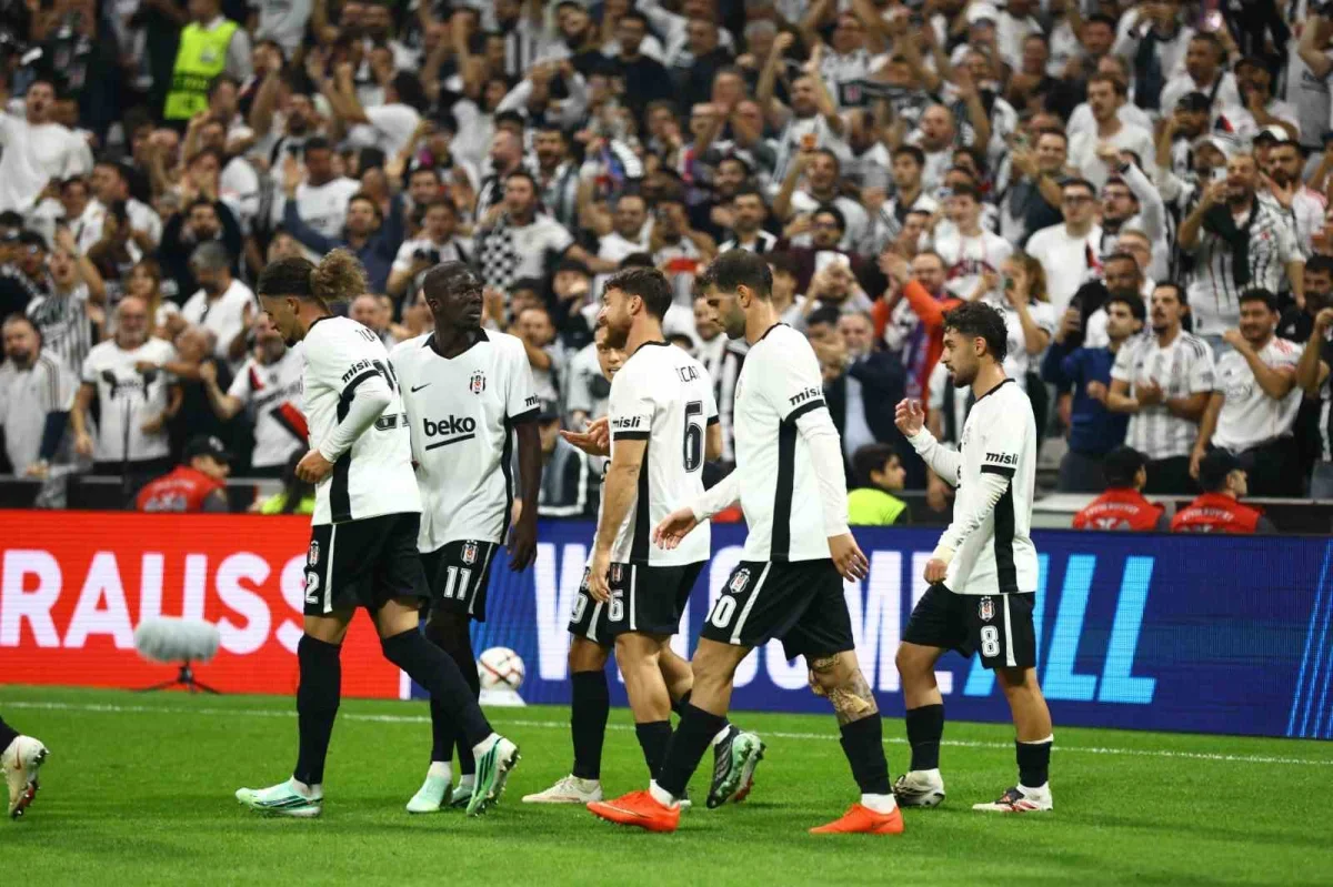 Beşiktaş, Crystal Palace karşısında ilk yarıyı 1-0 önde