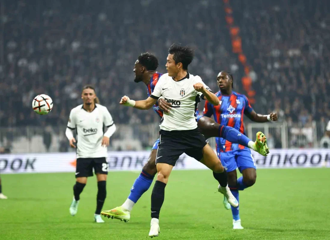 Beşiktaş, Crystal Palace karşısında ilk yarıyı 1-0 önde