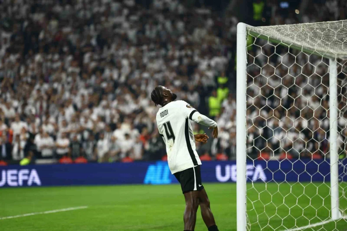 Beşiktaş, Crystal Palace karşısında ilk yarıyı 1-0 önde