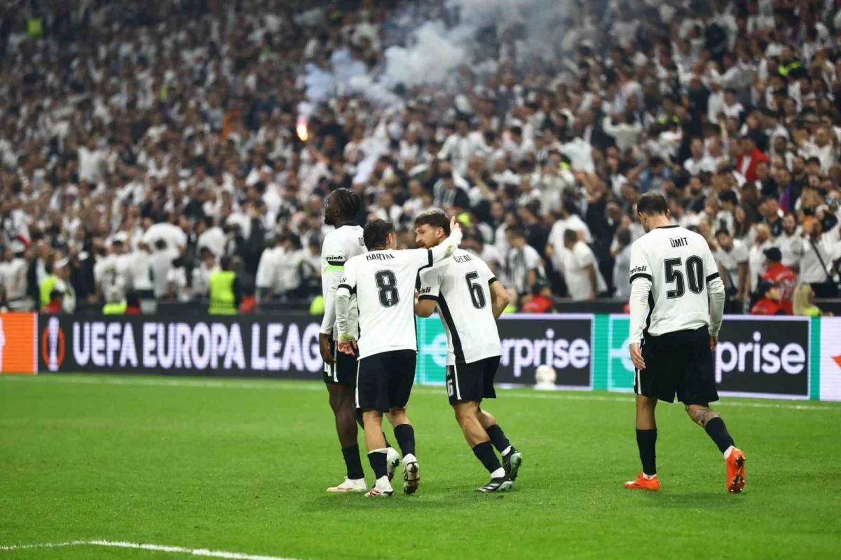 Beşiktaş, Crystal Palace karşısında ilk yarıyı 1-0 önde