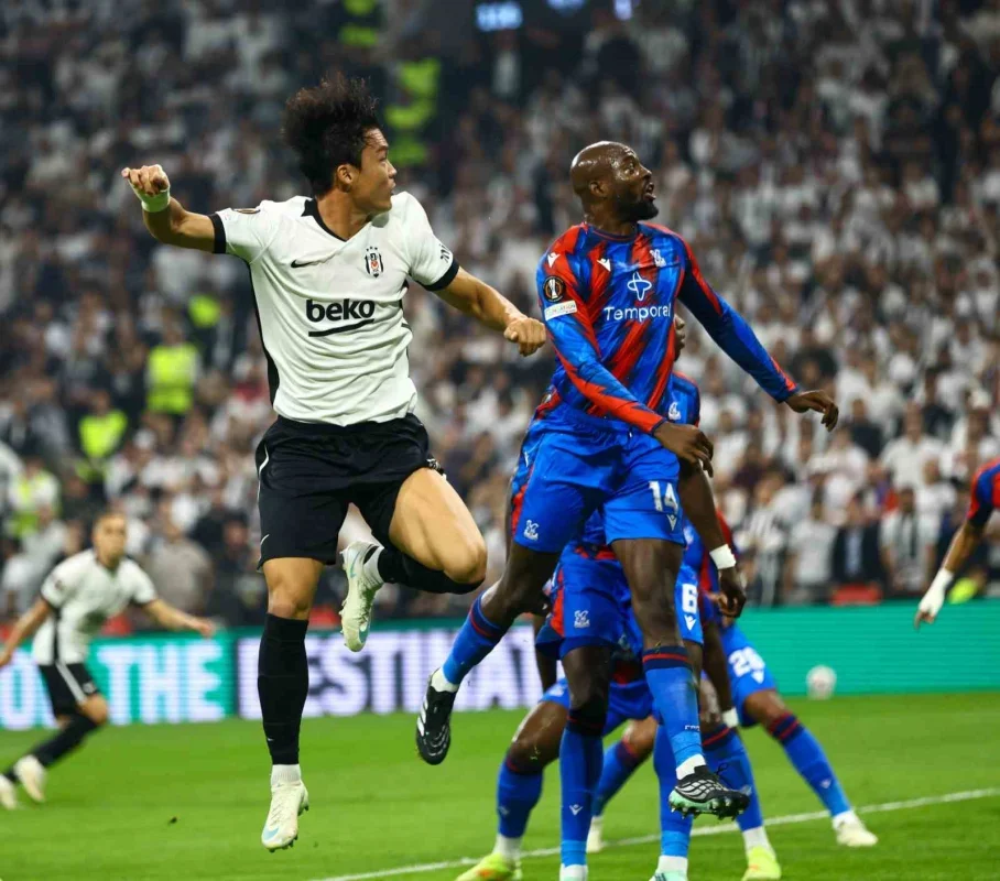 Beşiktaş, Crystal Palace karşısında ilk yarıyı 1-0 önde