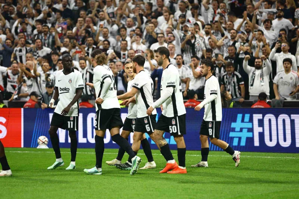 Beşiktaş, Crystal Palace karşısında ilk yarıyı 1-0 önde