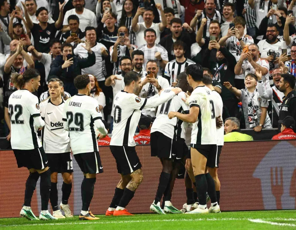 Beşiktaş, Crystal Palace karşısında ilk yarıyı 1-0 önde