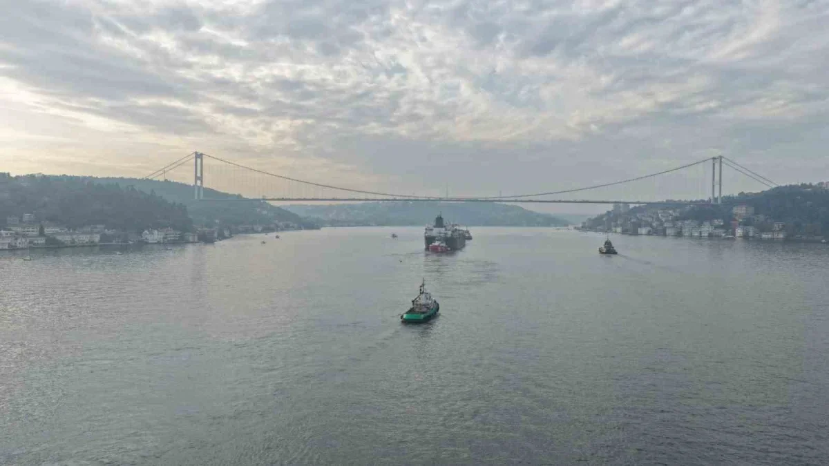 AK ANA tankeri geçerken İstanbul Boğazı trafiğe kapatıldı
