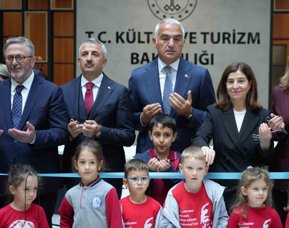 Edirne İl Halk Kütüphanesi 160 bin kitapla açıldı