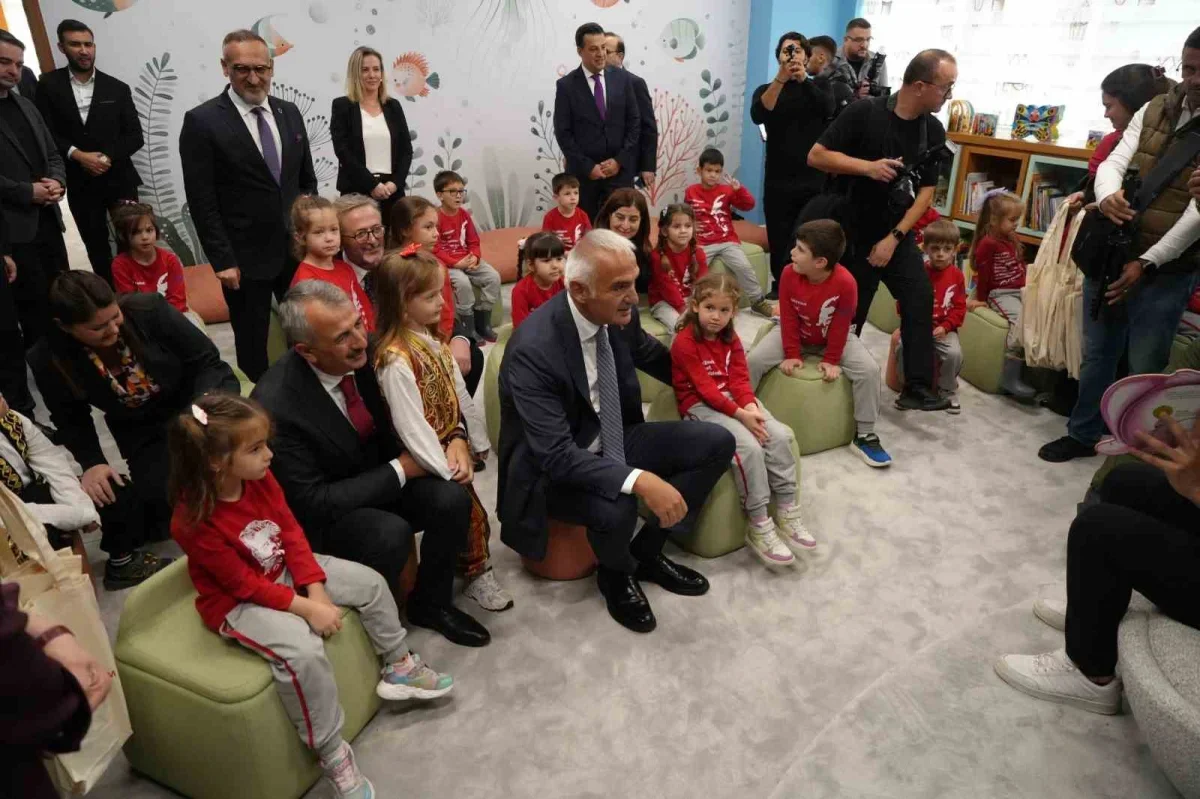 Edirne İl Halk Kütüphanesi 160 bin kitapla açıldı