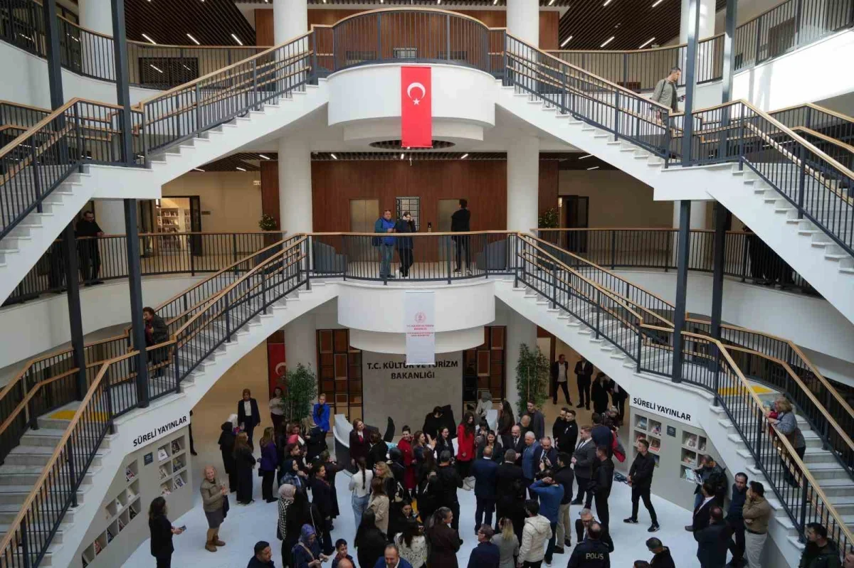 Edirne İl Halk Kütüphanesi 160 bin kitapla açıldı