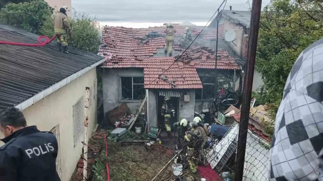 Maltepe'de gecekondu yangını: 12 yaşındaki çocuk öldü