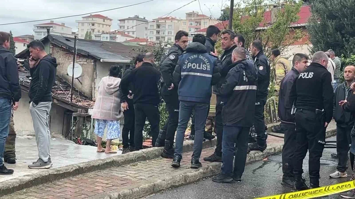 Maltepe'de gecekondu yangını: 12 yaşındaki çocuk öldü