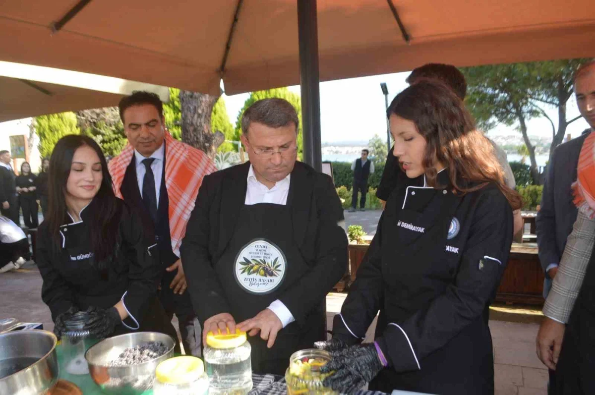 Ayvalık Zeytin Hasat Festivali'nde geleneksel üretim