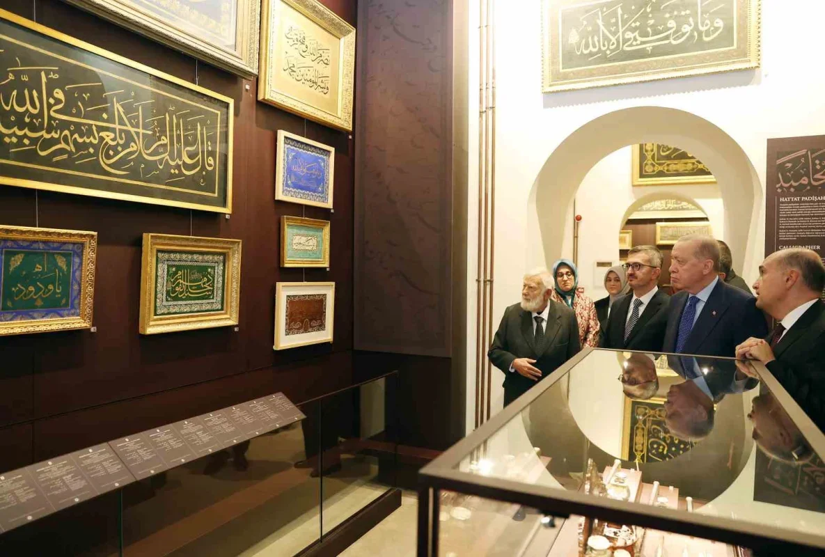 Topkapı Sarayı'nda 10 bin 500 eser ziyarete açıldı