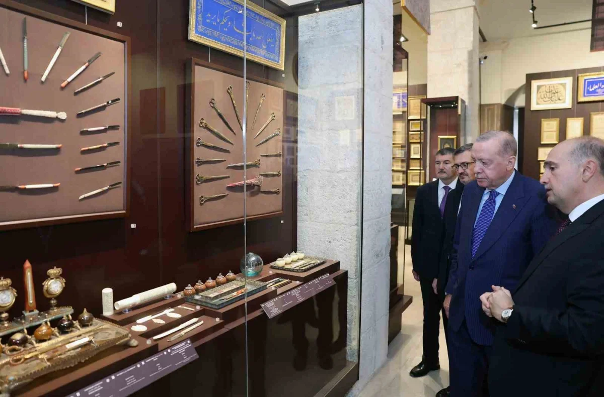 Topkapı Sarayı'nda 10 bin 500 eser ziyarete açıldı