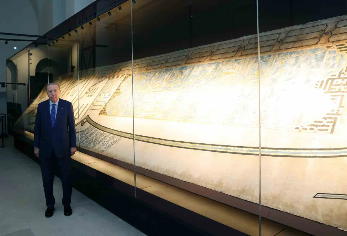 Topkapı Sarayı'nda 10 bin 500 eser ziyarete açıldı
