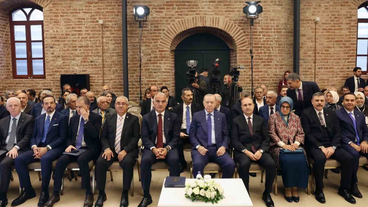 Topkapı Sarayı'nda 10 bin 500 eser ziyarete açıldı