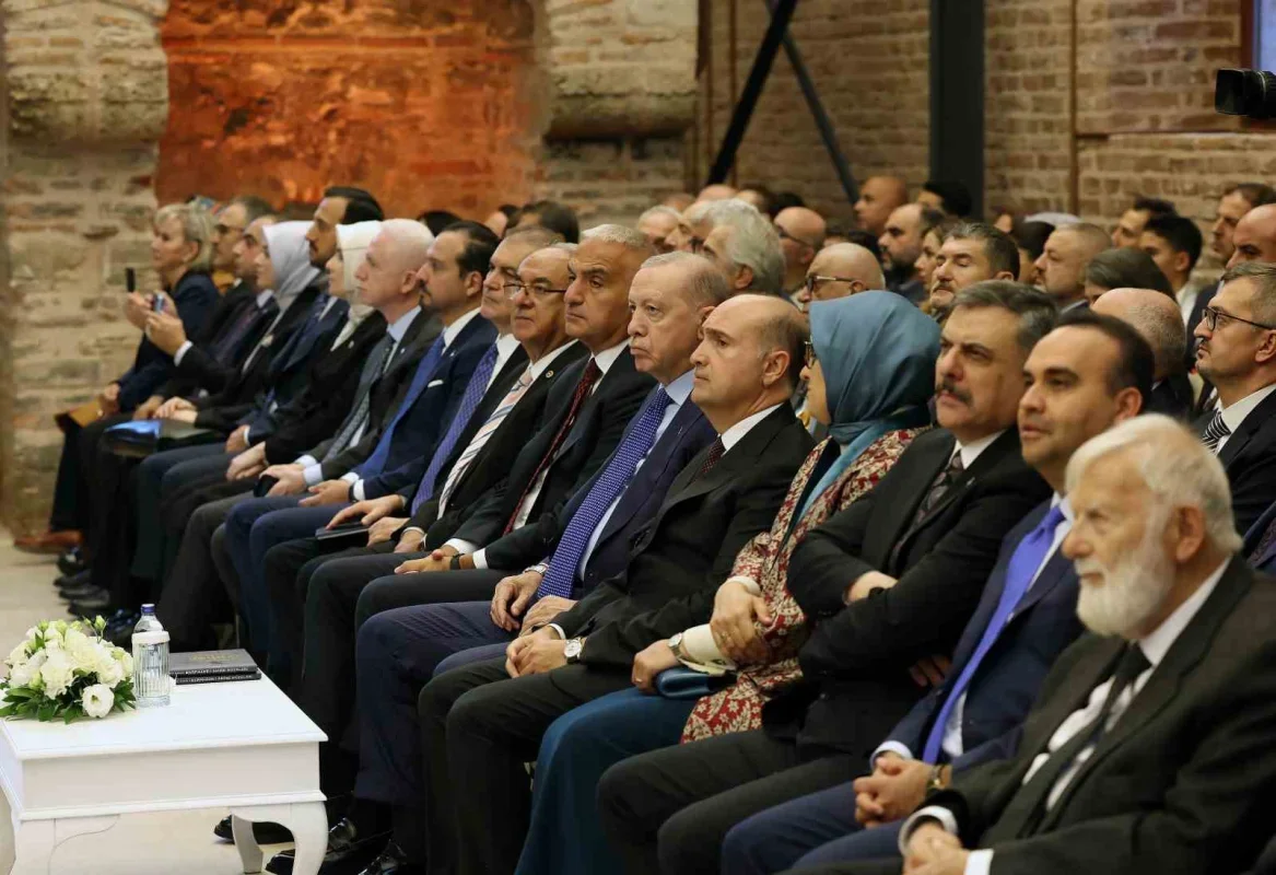 Topkapı Sarayı'nda 10 bin 500 eser ziyarete açıldı