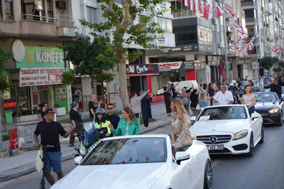 Antalya Altın Portakal kortejine yoğun ilgi gösterildi