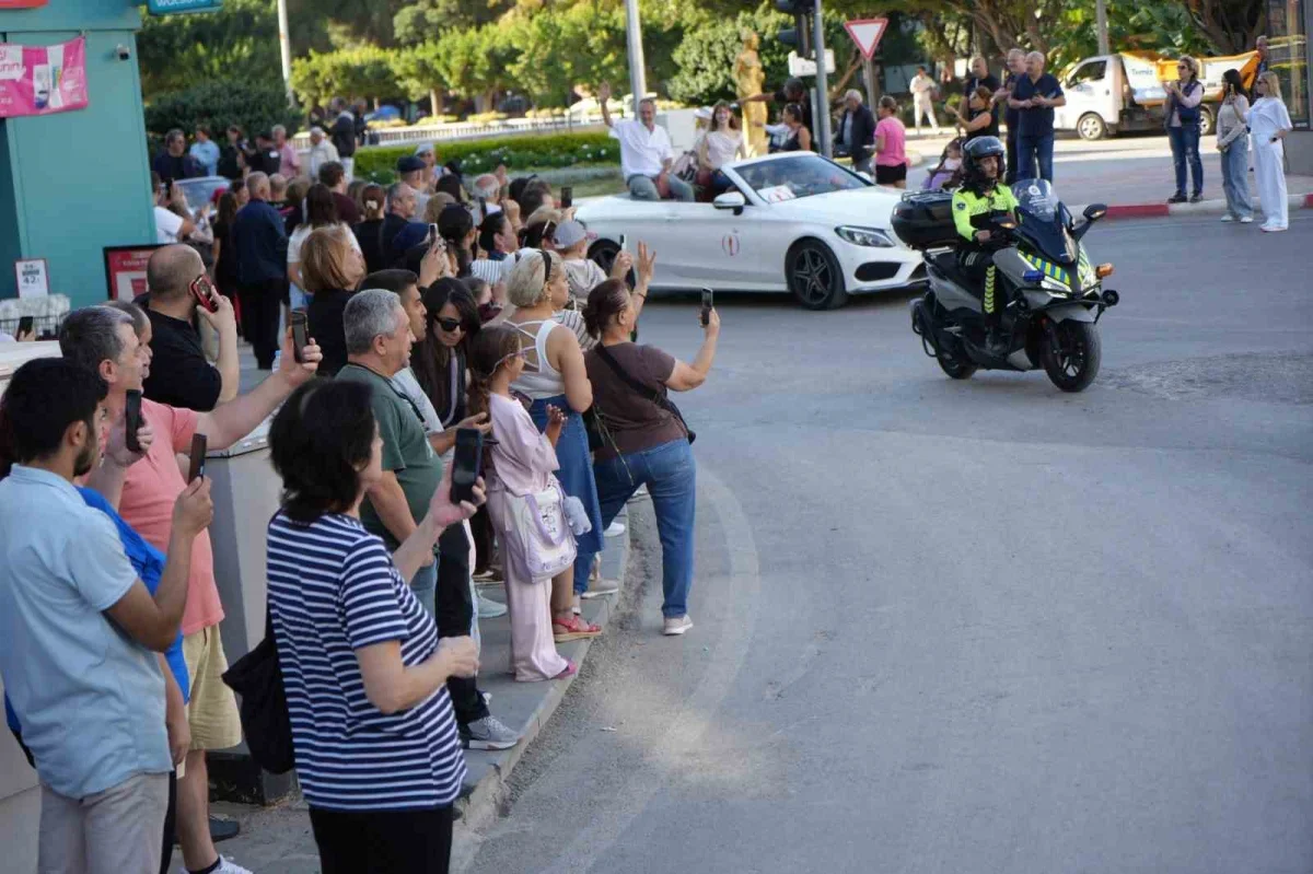 Antalya Altın Portakal kortejine yoğun ilgi gösterildi