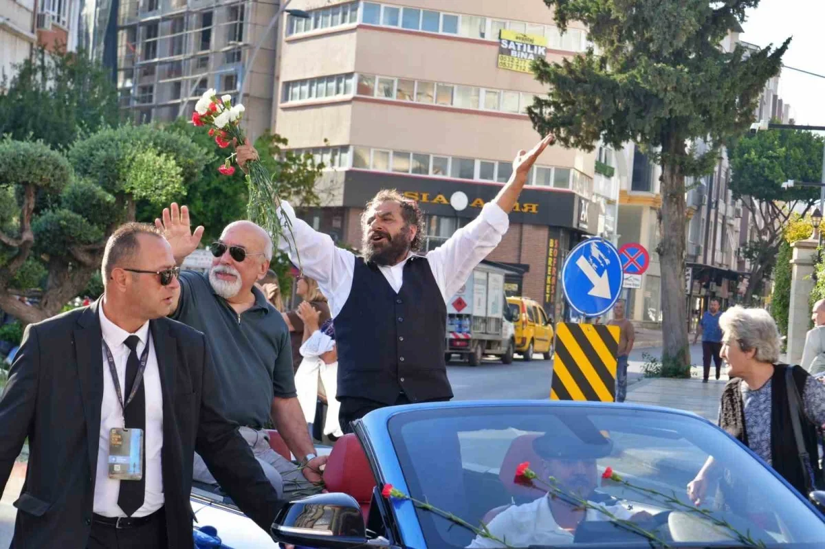 Antalya Altın Portakal kortejine yoğun ilgi gösterildi