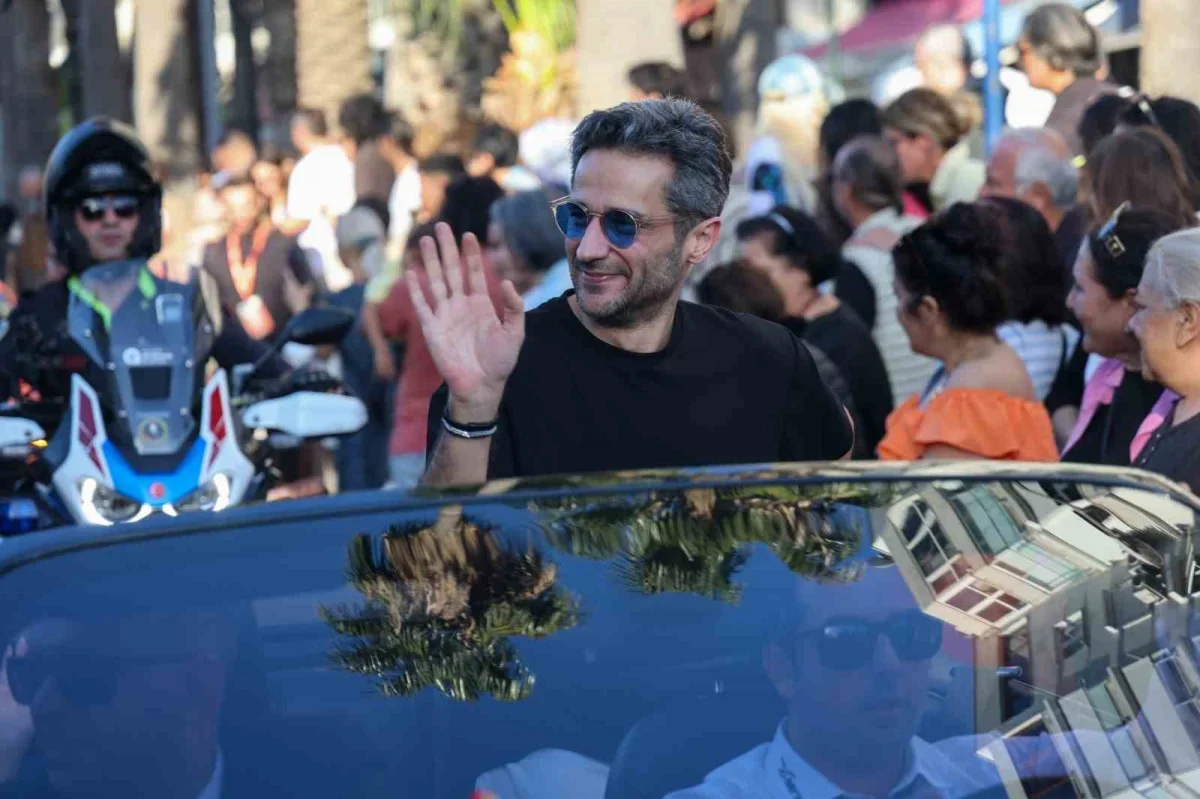 Antalya Altın Portakal kortejinde sanatçılara yoğun ilgi