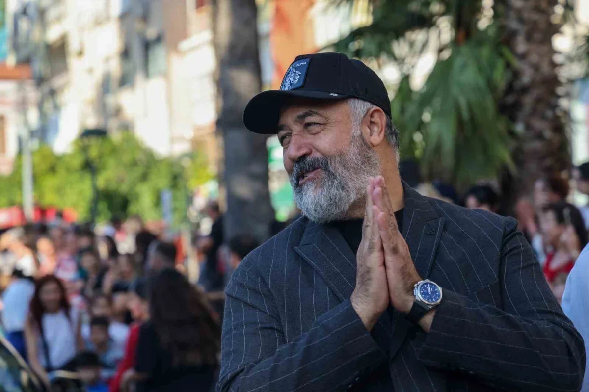 Antalya Altın Portakal kortejinde sanatçılara yoğun ilgi