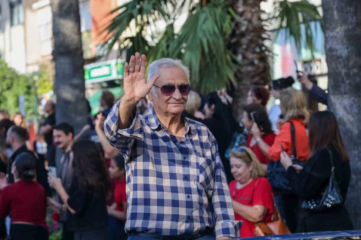 Antalya Altın Portakal kortejinde sanatçılara yoğun ilgi