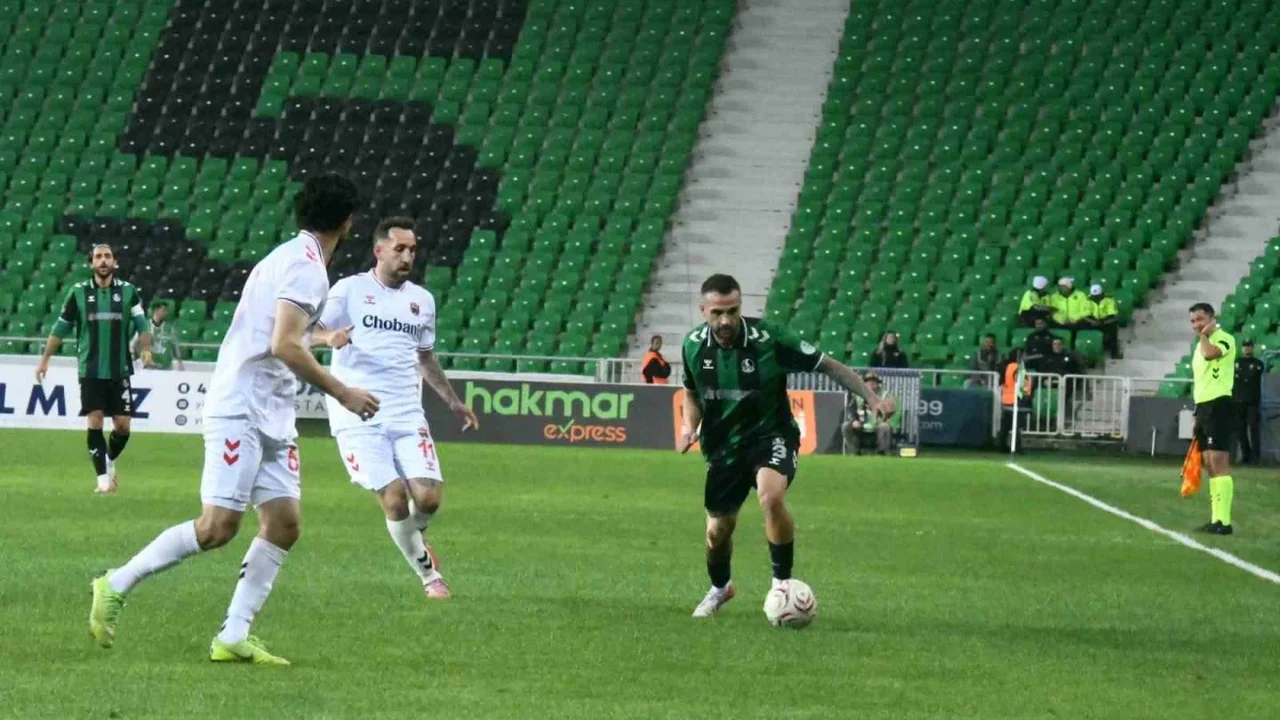 Sakaryaspor, Erzincanspor'a sahasında 3-1 mağlup oldu