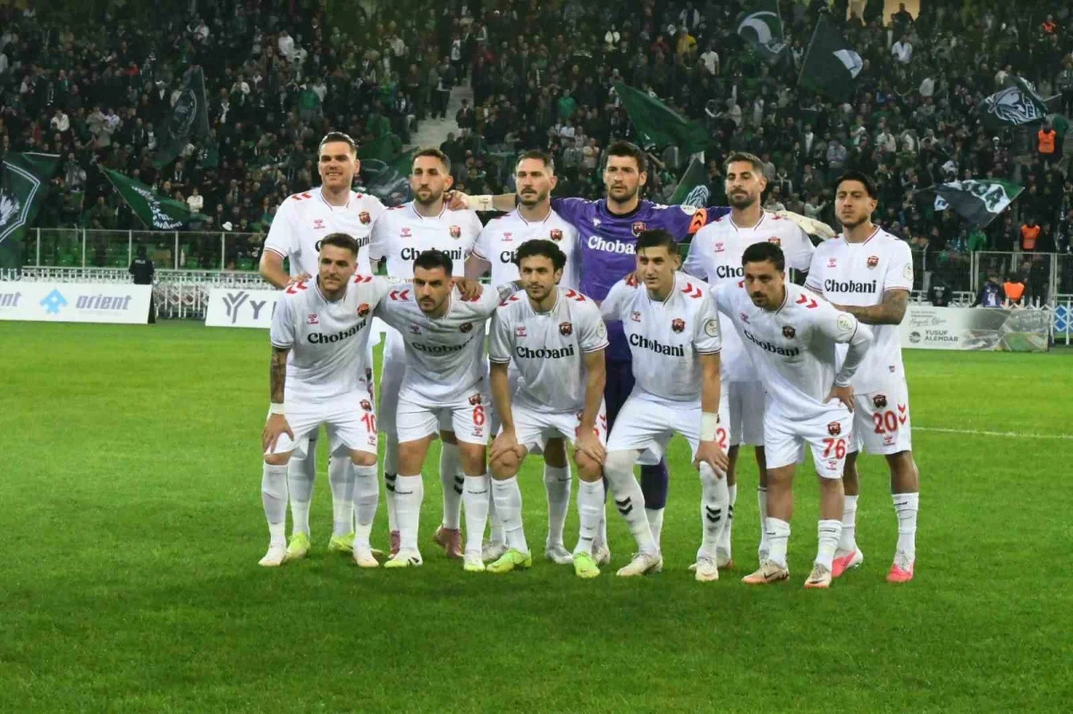 Sakaryaspor, Erzincanspor'a sahasında 3-1 mağlup oldu