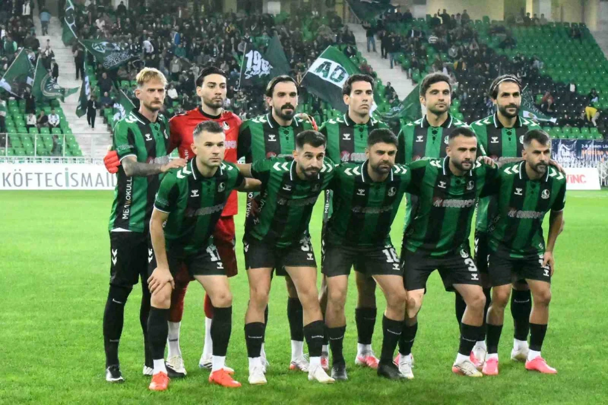 Sakaryaspor, Erzincanspor'a sahasında 3-1 mağlup oldu