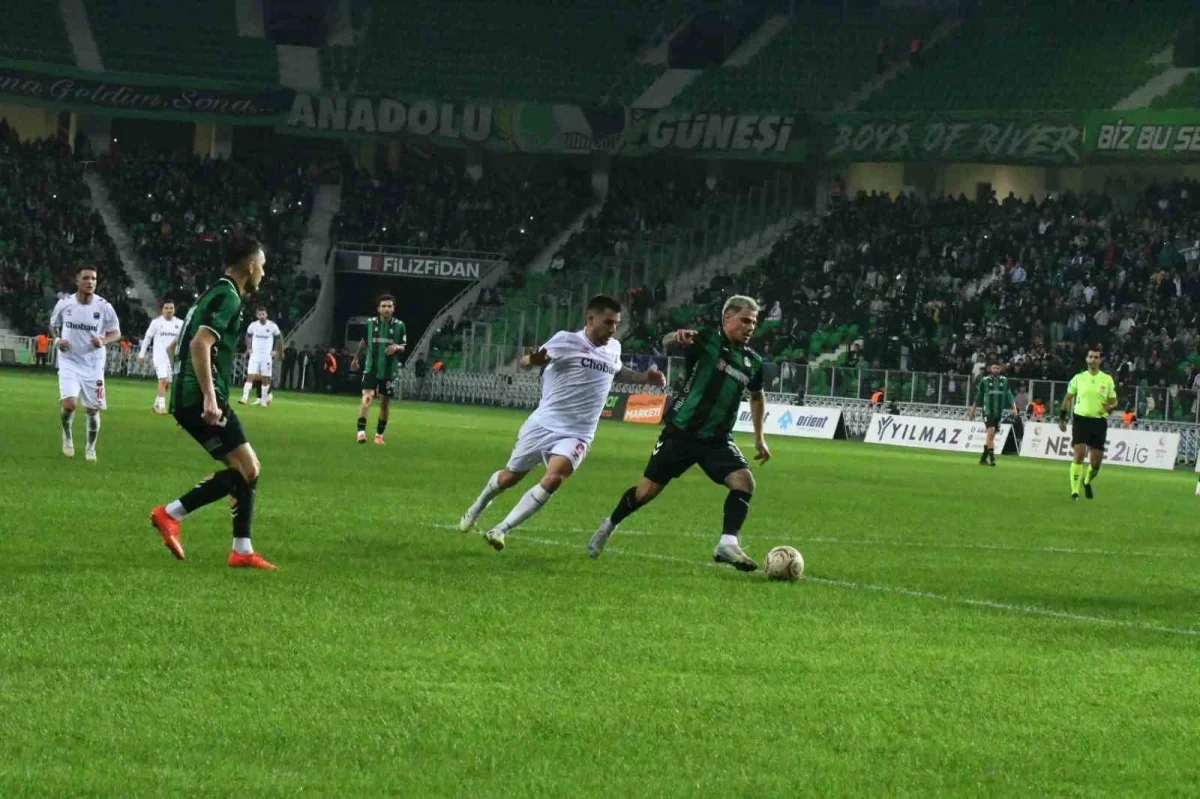 Sakaryaspor, Erzincanspor'a sahasında 3-1 mağlup oldu