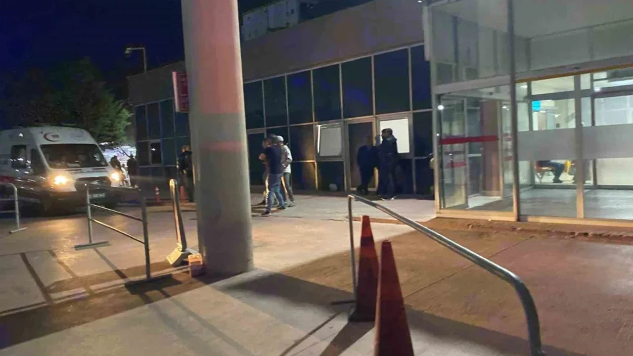 Ayvalık'ta tekne battı: 8 kişi kurtarıldı, 1 kayıp