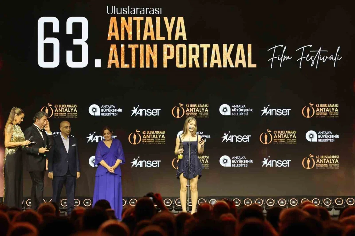 Altın Portakal'da onur ve emek ödülleri dağıtıldı