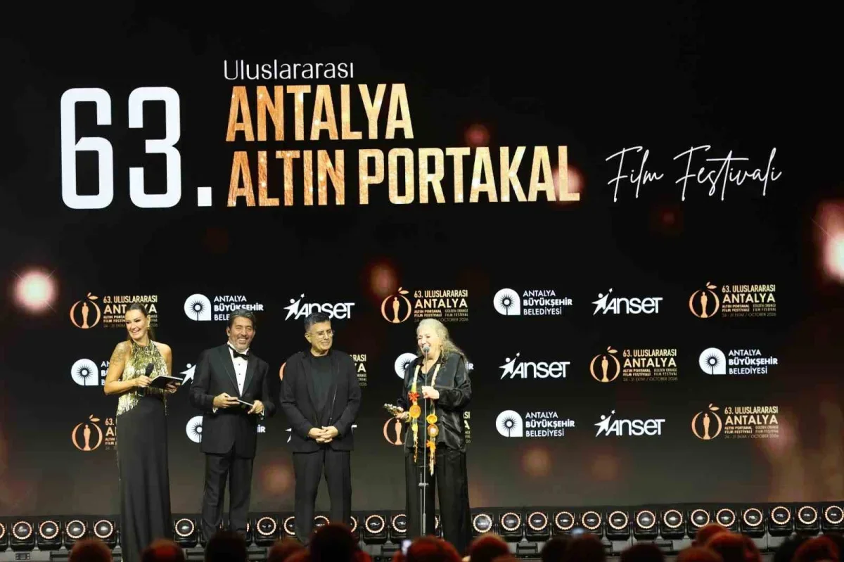 Altın Portakal'da onur ve emek ödülleri dağıtıldı