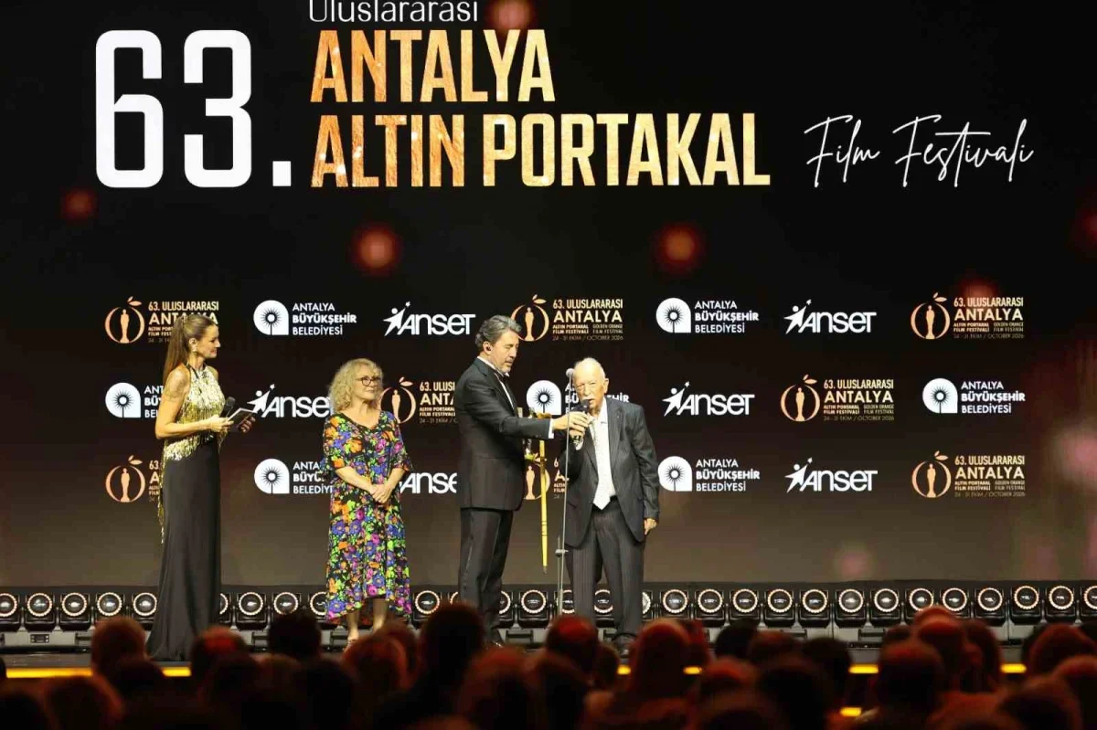 Altın Portakal'da onur ve emek ödülleri dağıtıldı