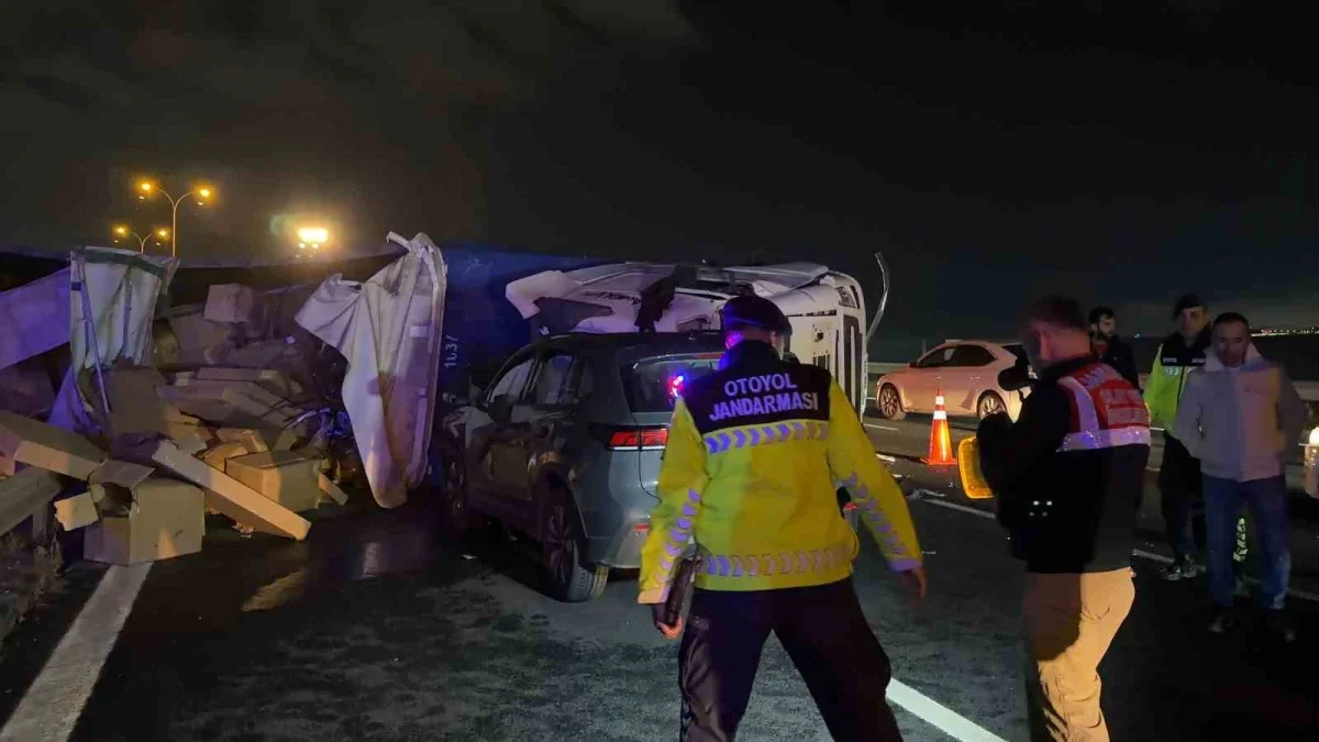 Dilovası TEM'de tır sürücüsü öldü, 2 kişi yaralandı
