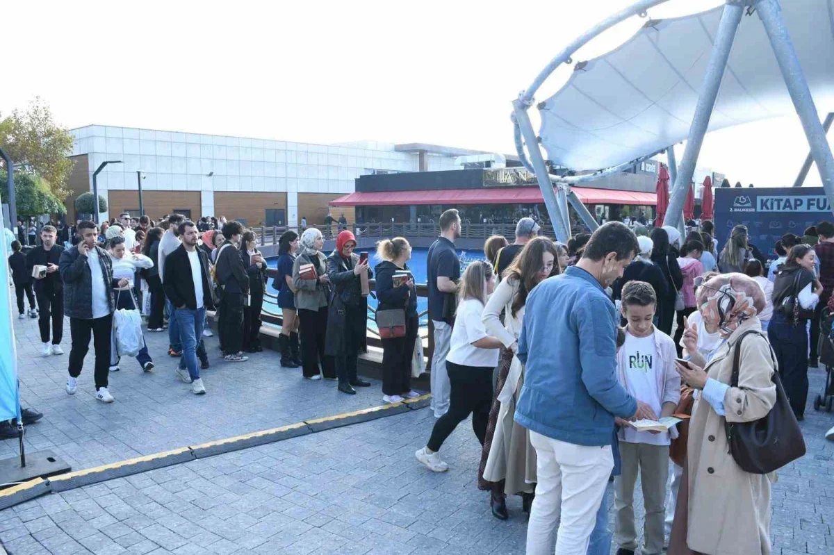 Balıkesir Kitap Fuarı'nda 9. gün: on binlerce ziyaretçi