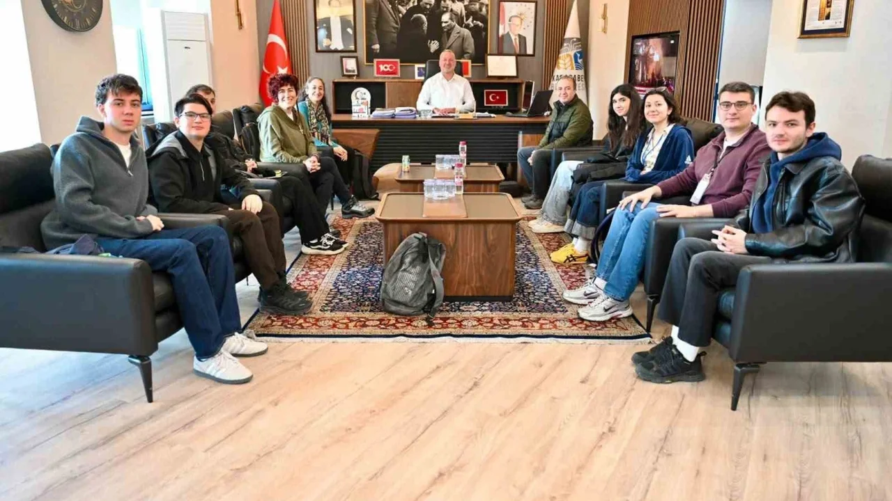 Karacabey'de 40 öğrenci ilçenin geleceğini araştırdı