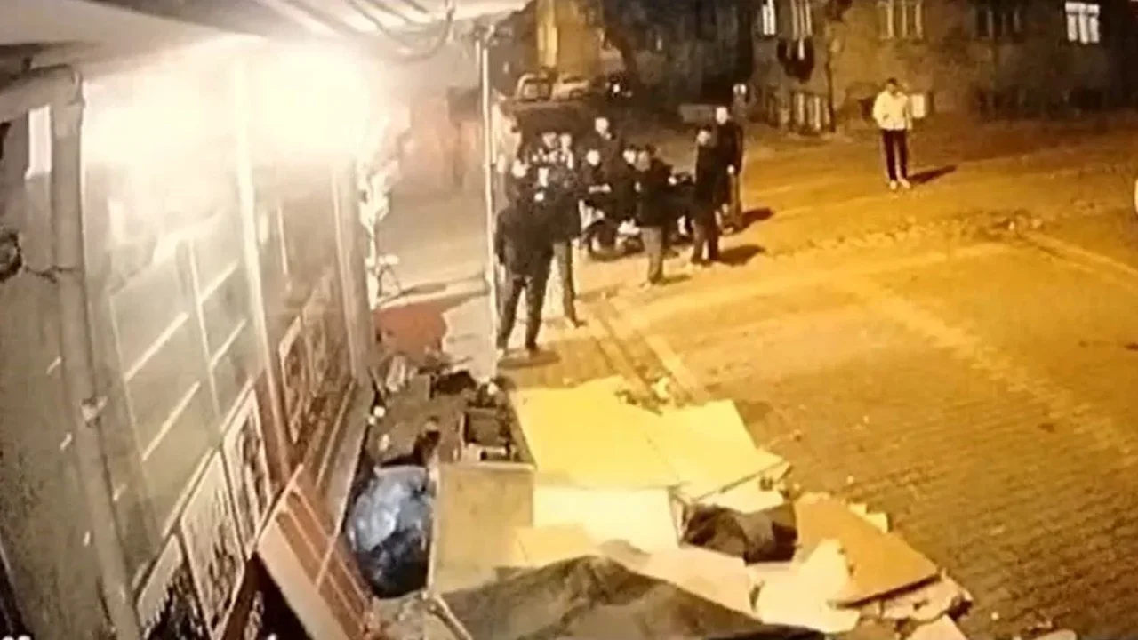 Esenyurt'ta yüzde 70 engelli gence saldırı kamerada