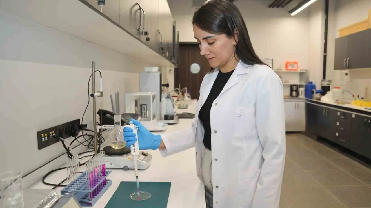 Akıllı yara örtüsü pH değişimini renkle gösterecek