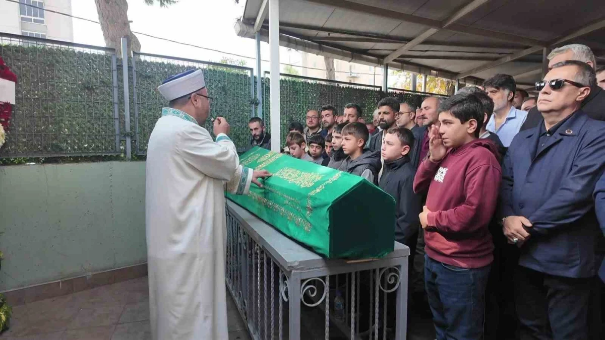 Maltepe'deki yangında ölen 12 yaşındaki çocuk uğurlandı