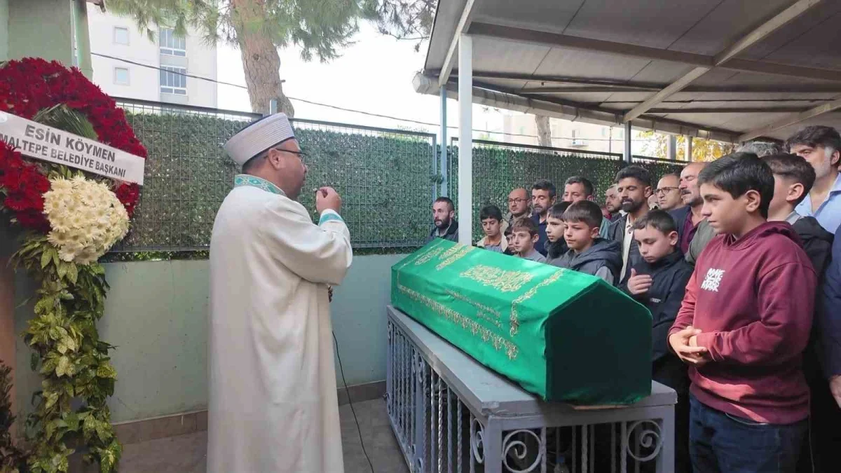 Maltepe'deki yangında ölen 12 yaşındaki çocuk uğurlandı