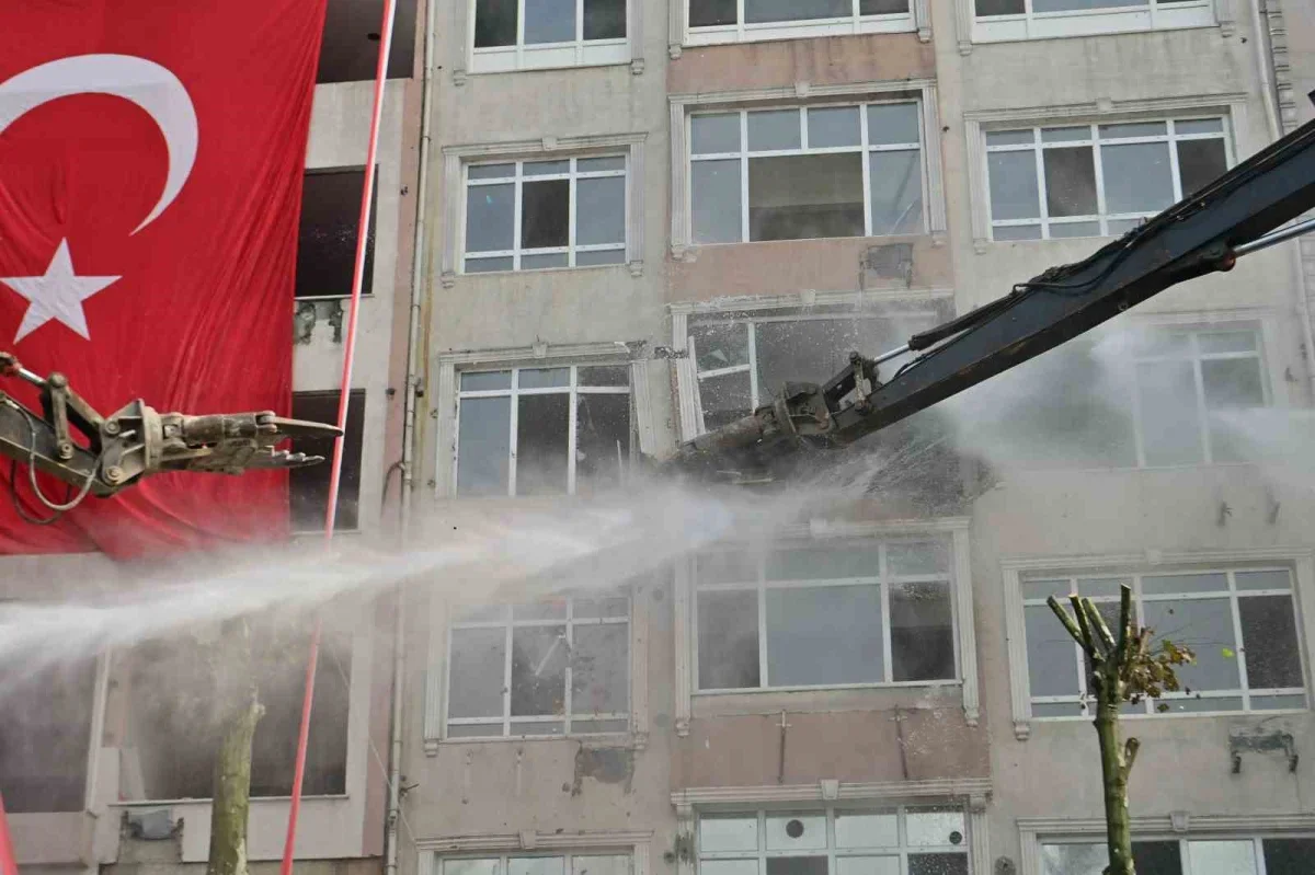 Bahçelievler'de kentsel dönüşümde 6 bininci bina yıkıldı