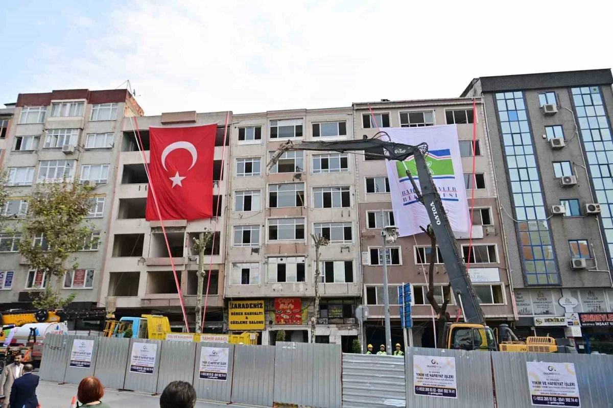 Bahçelievler'de kentsel dönüşümde 6 bininci bina yıkıldı