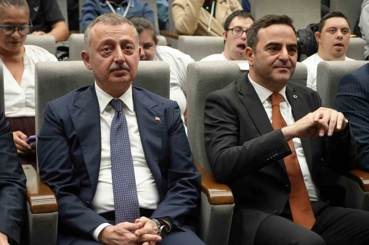 Başiskele Kariyer Zirvesi gençleri iş dünyasıyla buluşturdu
