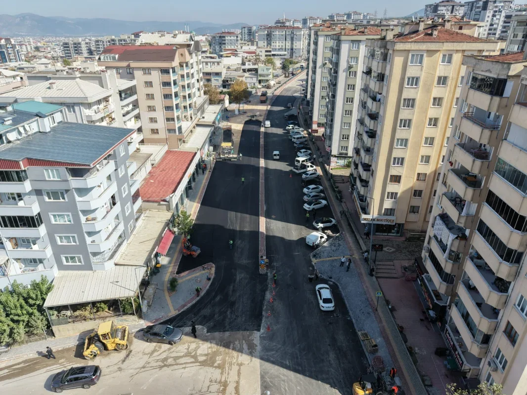 Bursa Yıldırım'da Erdoğan Caddesi'nde yenileme sürüyor